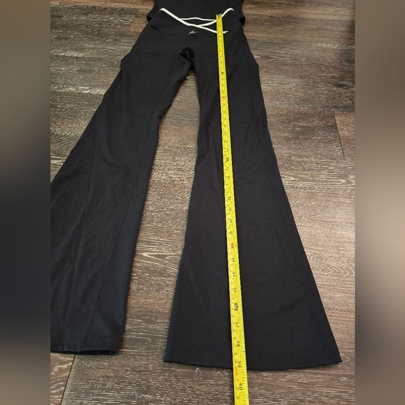 Alo Yoga Airbrush High-Waist Flare Leggin/Alo Yoga Aspire Tank Size M - Picture 7 of 10